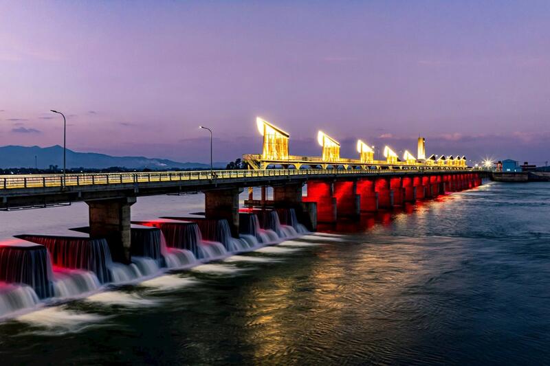 Đập dâng Phú Phong